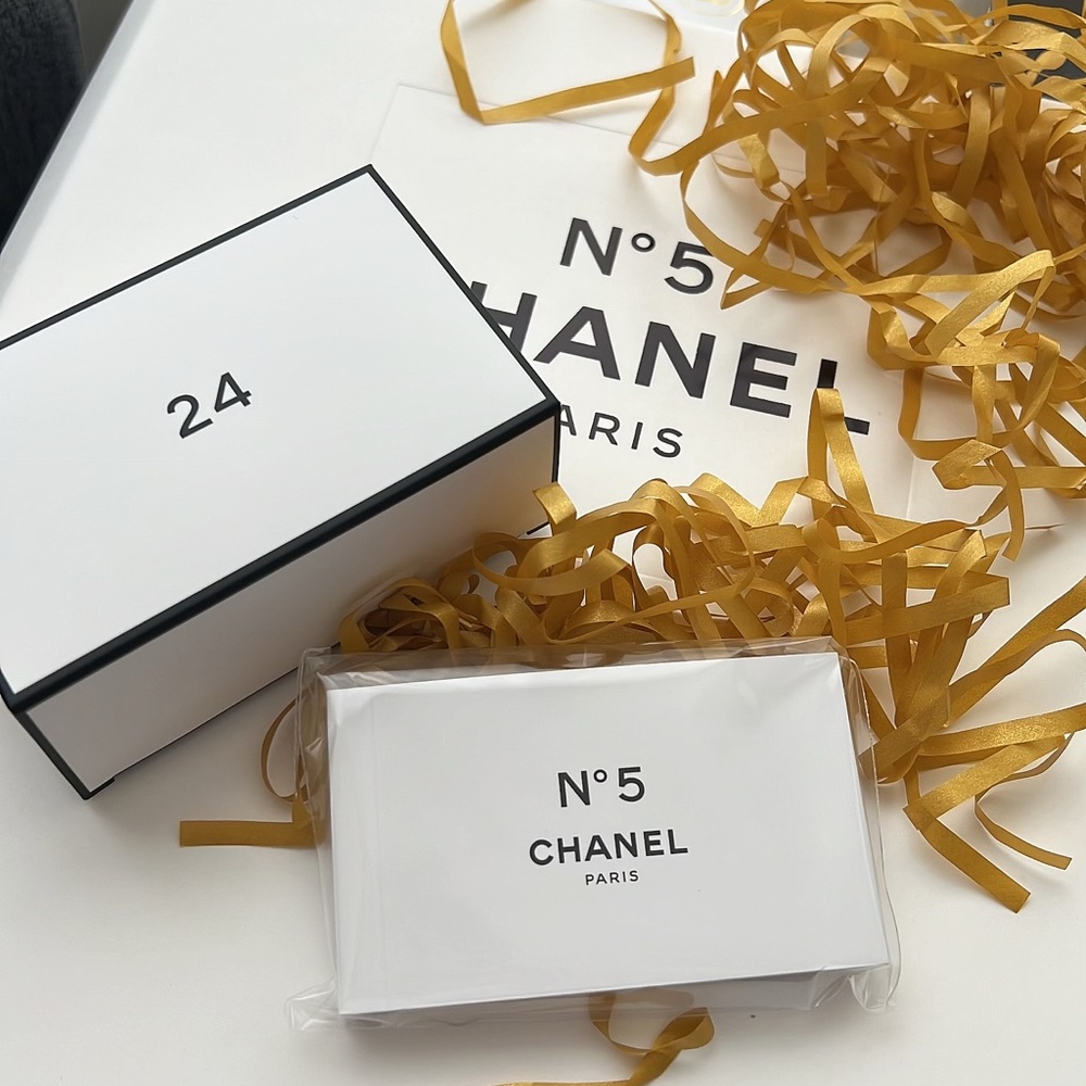 CHANEL Advent Calender Box 24